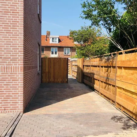 / Full House In/border Amsterdam Villa